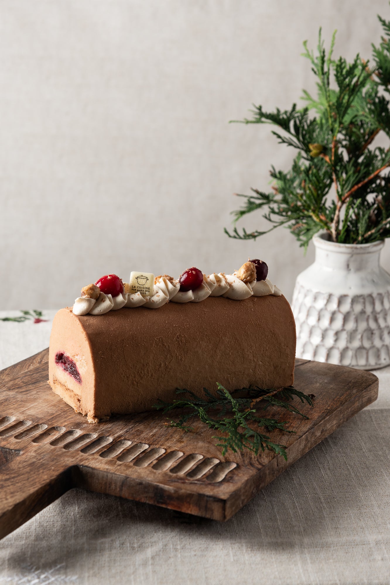 Bûche des fêtes - Praline et Canneberges \\ PRÉ-COMMANDE