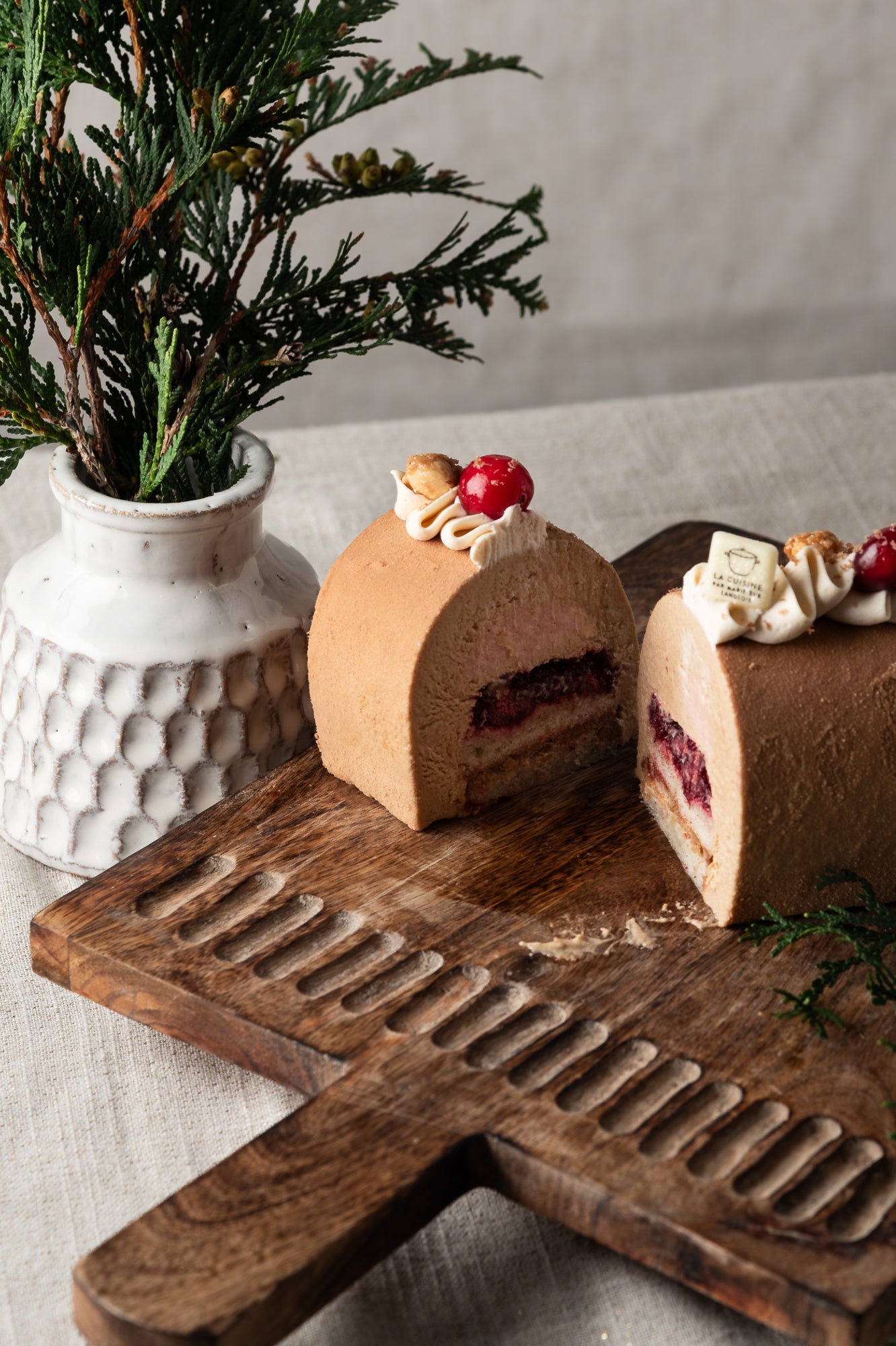 Bûche des fêtes - Praline et Canneberges \\ PRÉ-COMMANDE